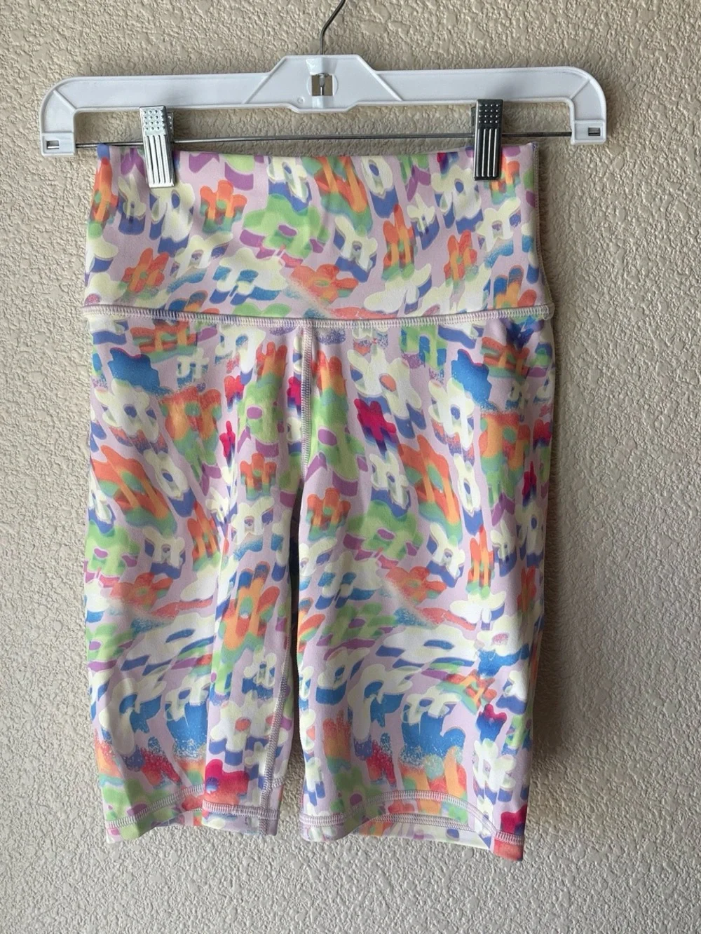 NWT Fabletics Define PowerHold High-Waisted 9'' Shorts New Wave Floral Size XS
